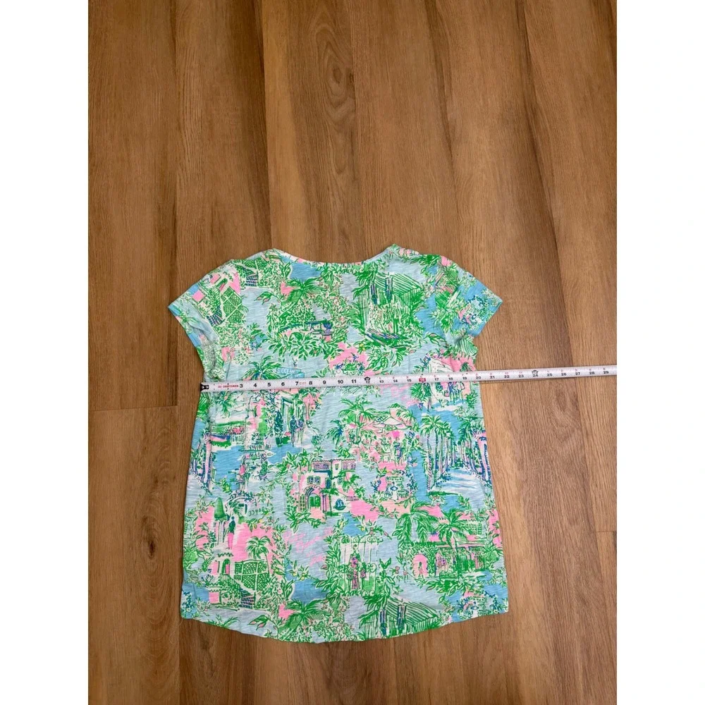 Lilly Pulitzer Etta V-Neck Tee Ocean Worth Ave Scenic Print Green Pink L preppy